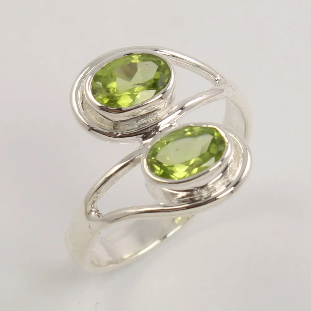 925 Sterling Silver Gaya Unik Cincin Peridot Memilih Cincin AS Ukuran Tersedia 5X7 Mm Batu Segi Oval