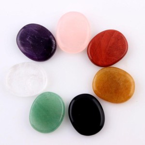 Pierre de méditation naturelle polie ovale en cristal sculpté à la main pour le pouce, soulagement du stress, cadeau, vente en gros, fournisseur de pierres précieuses - Product Image 1