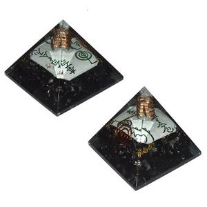 Pyramide noire en Tourmaline, symbole Reiki, Orgone, - Product Image 1