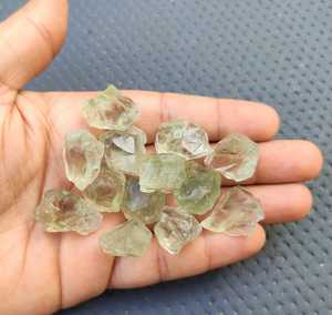 อัญมณีอเมทิสต์สีเขียวธรรมชาติ10ชิ้น,อัญมณีผิวขรุขระขนาดใหญ่ไม่ผ่านการบำบัดคุณภาพการทำเครื่องประดับตัดด้วยมือ - Product Image 3