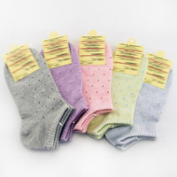 Chaussettes en pur coton pour femmes filles Design exclusif avec logo personnalisé Style décontracté Vêtements d'hiver du Bangladesh Prix compétitif