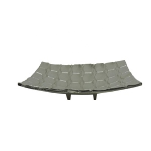 Juego de bandejas cuadradas de diseñador en relieve de plata elegante de alta calidad de 2 bandejas de servicio de Metal hechas a mano para uso decorativo en el hogar y el Hotel - Product Image 2