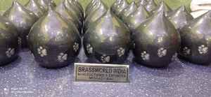 Bouteilles d'enterrement en laiton blanc en forme de goutte d'eau pour la crémation des animaux de compagnie par Brassworld inde - Product Image 6