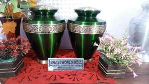 Urna de cremación de latón estándar negra de BRASSWORLD INDIA Funeral Supplies - Product Image 2