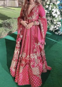 Jolie robe brodée de longueur au sol, broderie avec perles de verre de cristal, dbka, travail pour vêtements de fête/mariage @ 2022 - Product Image 2