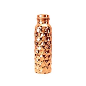 Drinkware Botella de agua de cobre puro Botella de agua de cobre martillado de la más alta calidad a bajo precio por proveedores indios - Product Image 1