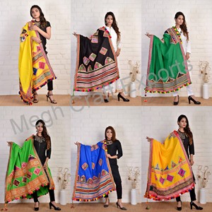 Dupatta de Patchwork Bordado de Kutch, Estilo Bohemio Gitano Hippie, Estola para el Verano, para Usar en Navratri, Tradicional Gujarati de Verano - Product Image 3