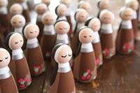 Poupée en bois peinte, vente en gros