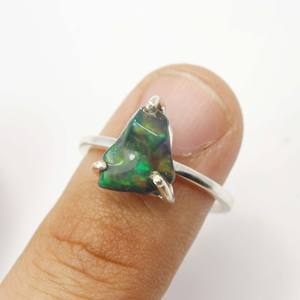 Bague en argent avec pierre naturelle d'opale éthiopienne brute brute - Product Image 6