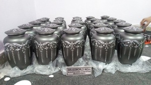 Urna de cremación negra de aluminio con corte de diamante de alta calidad, suministros funerarios para bebés de Brassworld India - Product Image 4