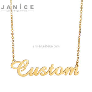 Collana <span class=keywords><strong>con</strong></span> Ciondolo Personalizzato Janice in Acciaio Inox Tagliato al Laser <span class=keywords><strong>con</strong></span> <span class=keywords><strong>Catena</strong></span> Placcata Oro e Charm a Lettera - Product Image 2