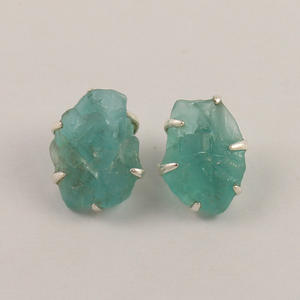 Ceremonial apatita áspera piedra preciosa Stud sólido 925 plata esterlina hecha a mano joyería áspera para mujeres pendiente de piedra cruda - Product Image 1