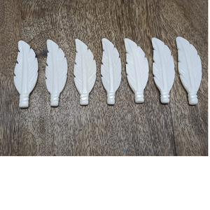 Plumas de Hueso Talladas a Mano Hechas a Medida, Adecuadas para Usar como Colgantes y para Manualidades, Ideales para Tiendas de Cuentas y Diseñadores de Joyas - Product Image 1