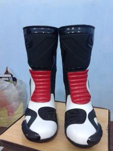 รองเท้าบูทมอเตอร์ไซค์หนังสำหรับนักขี่มืออาชีพ รุ่นกันไฟและกันน้ำ สำหรับทุกเพศ - Product Image 6