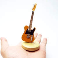 Petite guitare miniature en bois de 4 pouces pour décoration de tableau de bord