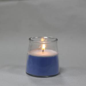 เทียนหอมกลิ่นถั่วเหลืองสีเทาอ่อนในขวดแก้วสำหรับตกแต่งบ้าน - Product Image 1