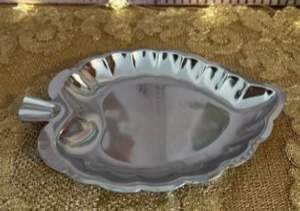 Plateau et plateau de service en métal de style nouveau avec un design en forme de feuille, parfait pour la cuisine et le rangement des aliments sur la table - Product Image 5