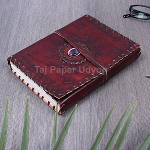 Diario encuadernado A3 Diario de cuero con piedra Cuaderno de tapa dura marrón en relieve a mano Diarios de cuero vintage de alta calidad para la venta - Product Image 2