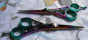 Juego de Tijeras de Peluquería Multiplasma con Recubrimiento de Color, Tijeras de Entresacar de Acero Inoxidable con Hoja Afilada, para Diestros, Mango Largo, 30 Dientes - Product Image 4