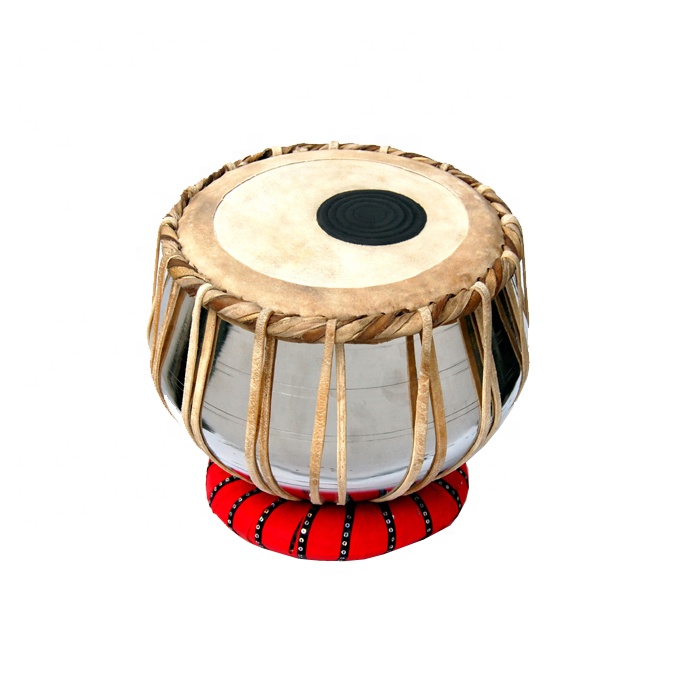 インドのレッドタブラ、インドの音楽楽器、演奏用と家の装飾用のタブラ