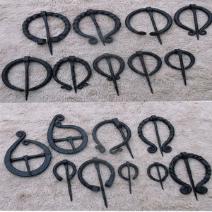 เข็มกลัดโลหะรูปกระดูกน่องขนาดใหญ่รูปนกหัวโค้งมีรูปนกหัวโค้งรูปม้าไวกิ้งสำหรับคนยุคกลาง - Product Image 3