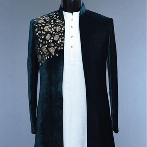 INDO-WESTERN--SEA de GREEN--SHERWANI con KURTA blanca, pantalón con hermoso bordado de ZARDOZI para fiesta y vestido de boda @ 2022 - Product Image 1