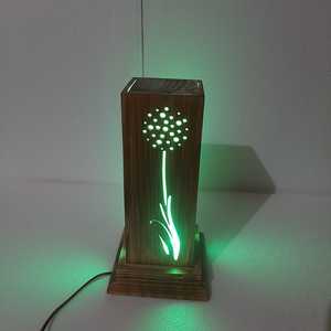 Lámparas de mesa residenciales LED razonables con cuerpo cuadrado de bambú y sombra de madera - Product Image 1