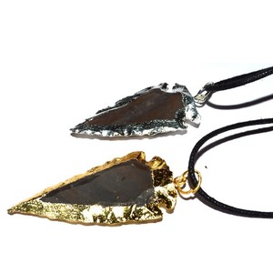 Compre en Línea Colgantes de Puntas de Flecha Electrochapados en Plata y Oro: Colgantes de Puntas de Flecha Electrochapados en Plata y Oro en Venta - Product Image 1