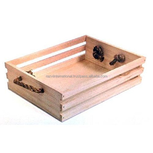 Bandeja de Servir de Madera de Pino Hecha a Mano, Ecológica y Duradera, con Acabado Pulido - Elegante Bandeja de Madera para Regalo para Restaurante - Product Image 1