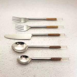 มาใหม่ Flatware ชุดคุณภาพสูง 18/8 สแตนเลส Flatware ชุดเรซิ่นสําหรับบ้านโรงแรมงานแต่งงานตกแต่งชุดช้อนส้อม - Product Image 3