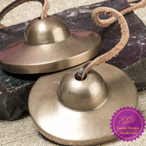 ระฆังทองสัมฤทธิ์คุณภาพสูงขนาด 2.5 นิ้วสำหรับการทำสมาธิและการบำบัด |   ระฆังโบราณแบบทิงชาหรือมันจีราจากเนปาล ราคาขายส่ง - Product Image 3