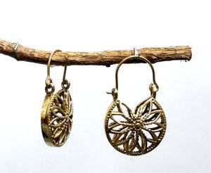 Pendientes de Color dorado, joyería de latón indio, diseño de flor, pendientes de aro de latón, novedad de 2021 - Product Image 3