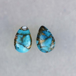 Pierre précieuse synthétique (créée en laboratoire) de type Mohave turquoise, cabochon, certifiée par un tiers - Product Image 3
