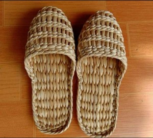 Chaussures en paille/pantoufles en paille/sandales tissées/tongs en jacinthe d'eau tissée 99GD - Product Image 2