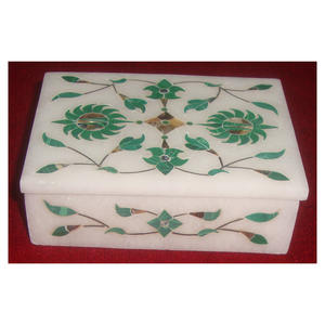 Caja de Almacenamiento de Joyas Decorativa Hecha a Mano con Diseño Floral Incrustado en Malaquita Verde - Product Image 1