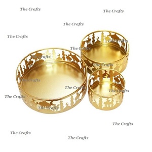 Ensemble de trois plateaux islamiques en métal poli or de différentes tailles de forme ronde plateau de Ramadan pour accessoires de table - Product Image 1