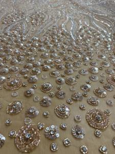 Tissu de dentelle perlée fait à la main de luxe avec paillettes tissu de broderie à la main fabricant indien pour accessoires de vêtement prix d'usine - Product Image 3