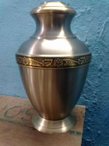 Urnas de latón hechas a mano para funerario, urnas para cenizas de personas, mortuario de latón negro a rayas, suministros funerarios, tendencia de venta - Product Image 2