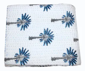 Blue Palm Tree Hand block gedruckt Kantha Quilt 3 Layered Queen Size Quilted Großhandel