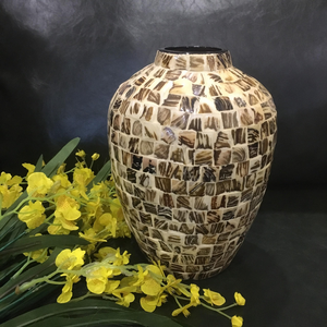 Smooth surface <b>vase</b>, nice shaped lacquer <b>vase</b> from Vietnam - Product Image 1