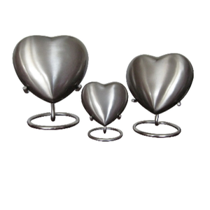 Urnes funéraires en métal de style américain Lot de 3 urnes pour animaux de compagnie RADIANCE en forme de cœur argentées en laiton pour cendres adultes - Product Image 1