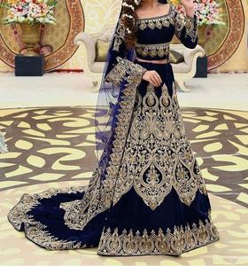 Superbe robe de mariée en velours de travail de pierre lourde élégante robe de mariée traditionnelle luxueuse confortable design unique et élégant - Product Image 1