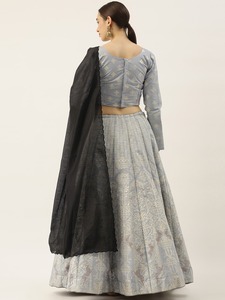 Lehenga choli ออกแบบสำหรับสุภาพสตรีและเด็กผู้หญิงที่สวยงาม zari Foil และ aada slub ผ้าไหมพิเศษสำหรับงานแต่งงานงานปาร์ตี้ - Product Image 2