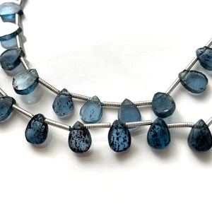 Cuentas de pera sueltas facetadas de cianita azul índigo sin tratar al por mayor para la fabricación de joyas de piedra natural - Product Image 3