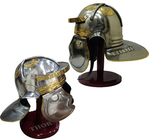 Casco de centurión romano Medieval, protector de cabeza de armadura cruzada de caballero Medieval con soporte de madera, diseño de latón acabado - Product Image 6