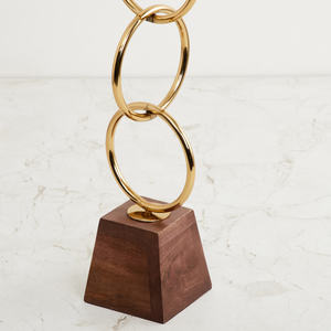 Décor d'anneau en métal élégant avec support utilisé comme salon couleur dorée et brune design élégant Table Art métal et bois - Product Image 2