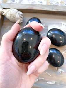 Piedra de Palma de Turmalina Negra de Alta Calidad, Tallada, Feng Shui, Origen Europeo, Ágata Alfazal, Regalo - Product Image 2