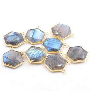 Pendentif en argent sterling 925 plaqué or avec labradorite de forme hexagonale, fabrication artisanale de bijoux - Product Image 4