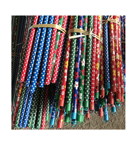 100% manche de balai en bois d'eucalyptus fleur et pointillé 1200mm fabriqué au Vietnam - Product Image 1