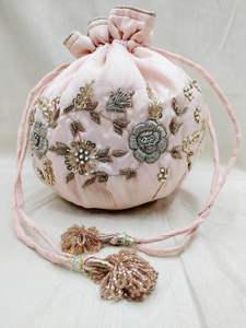 Bolso de noche de seda Potli con patrón de avestruz 2022 bordado elegante con perlas de cristal y trabajo Zari para bodas y fiestas - Product Image 2